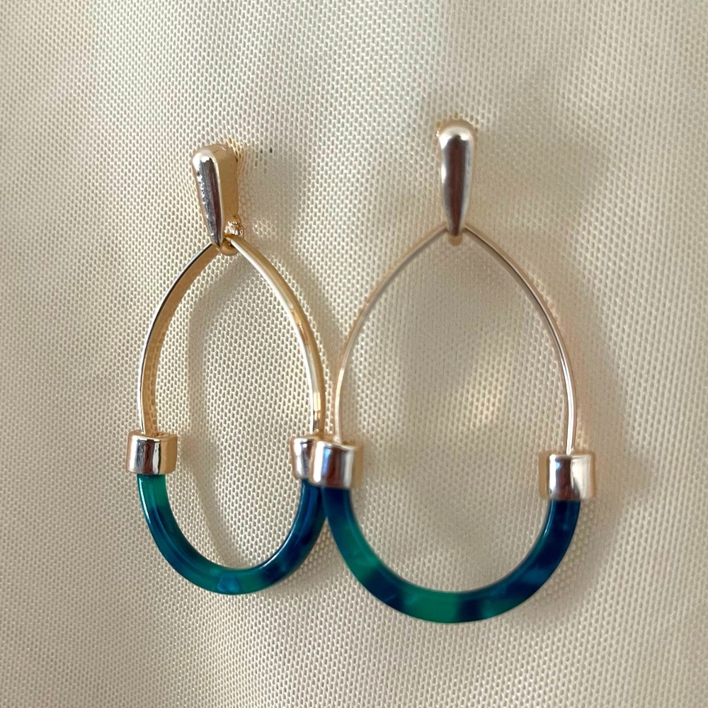 NEW! Green / Gold Dangle Earrings